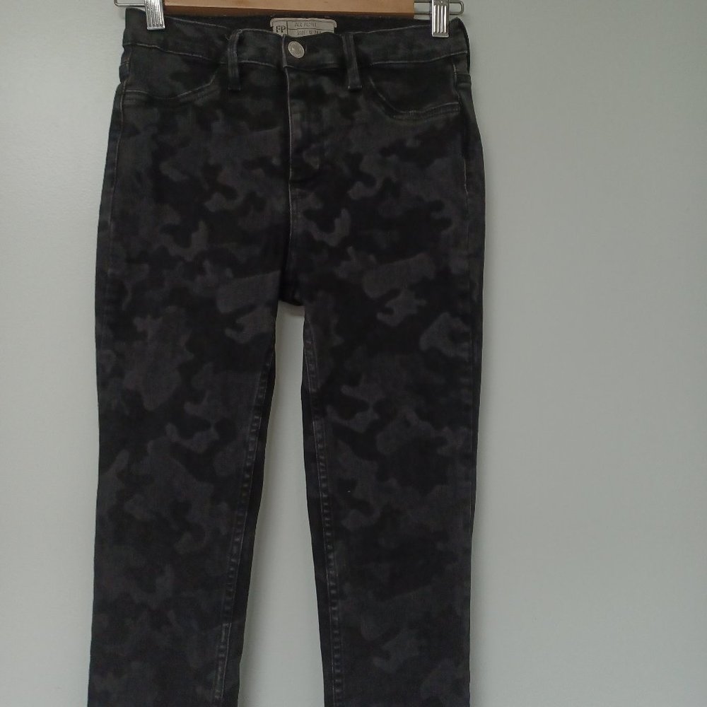 Free People Black Camo Skinny Jeans, Size 26R